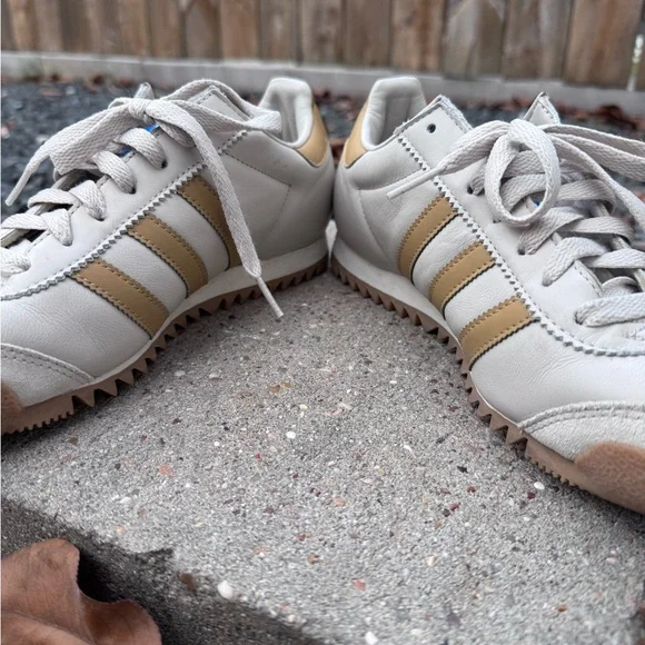 Adidas ROM Cream and Gold Sneakers sz 7 - Picture 4 of 5